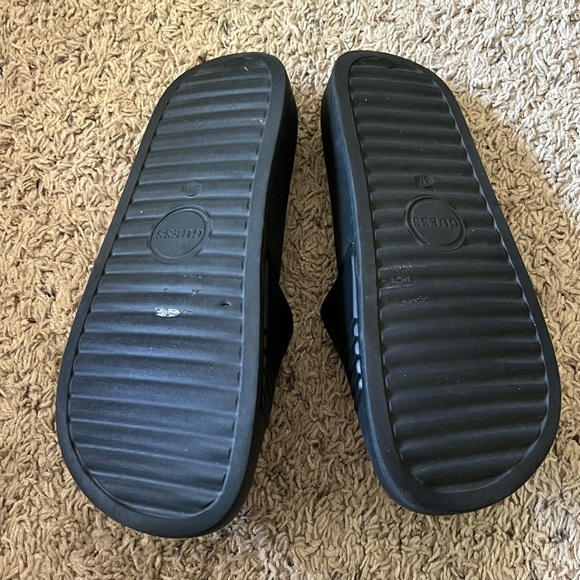 Guess Embossed Black Slides - Picture 3 of 4